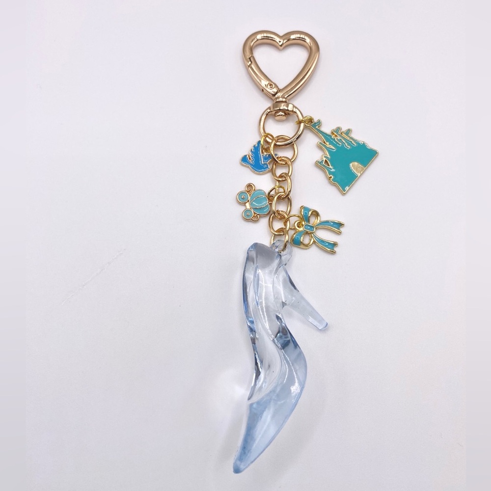 Cinderella glass slipper purse charm keychain with gold heart clasp - Picture 3 of 8